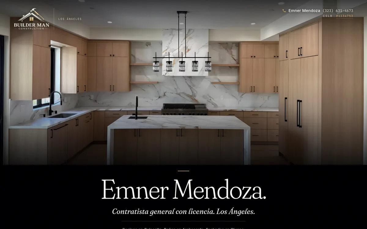 La página de Builder Man en una computadora: una cocina terminada, con mármol hasta el techo, y debajo «Emner Mendoza. Contratista general con licencia. Los Ángeles.»