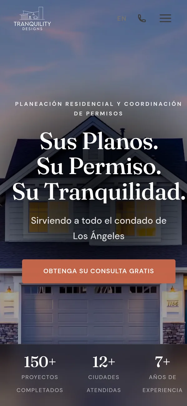 La misma página en un celular, con sus números: más de 150 proyectos, más de 12 ciudades y más de 7 años.